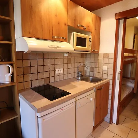 Proche Pistes Et Commerces Avec Balcon - Val Claret - Fr-1-502-574 *